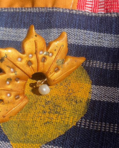 Araw Speckled Earrings in Ginto