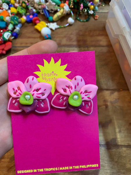 pink waling2x stud earrings