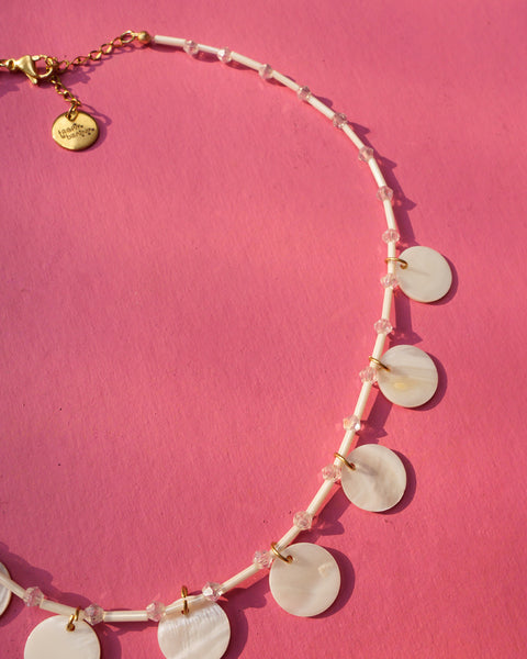 Tropik Capiz Necklace in Perlas