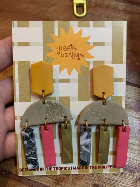 baul neutral earrings