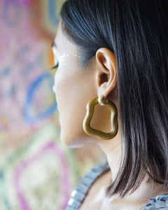 Isla Hoop in Gold