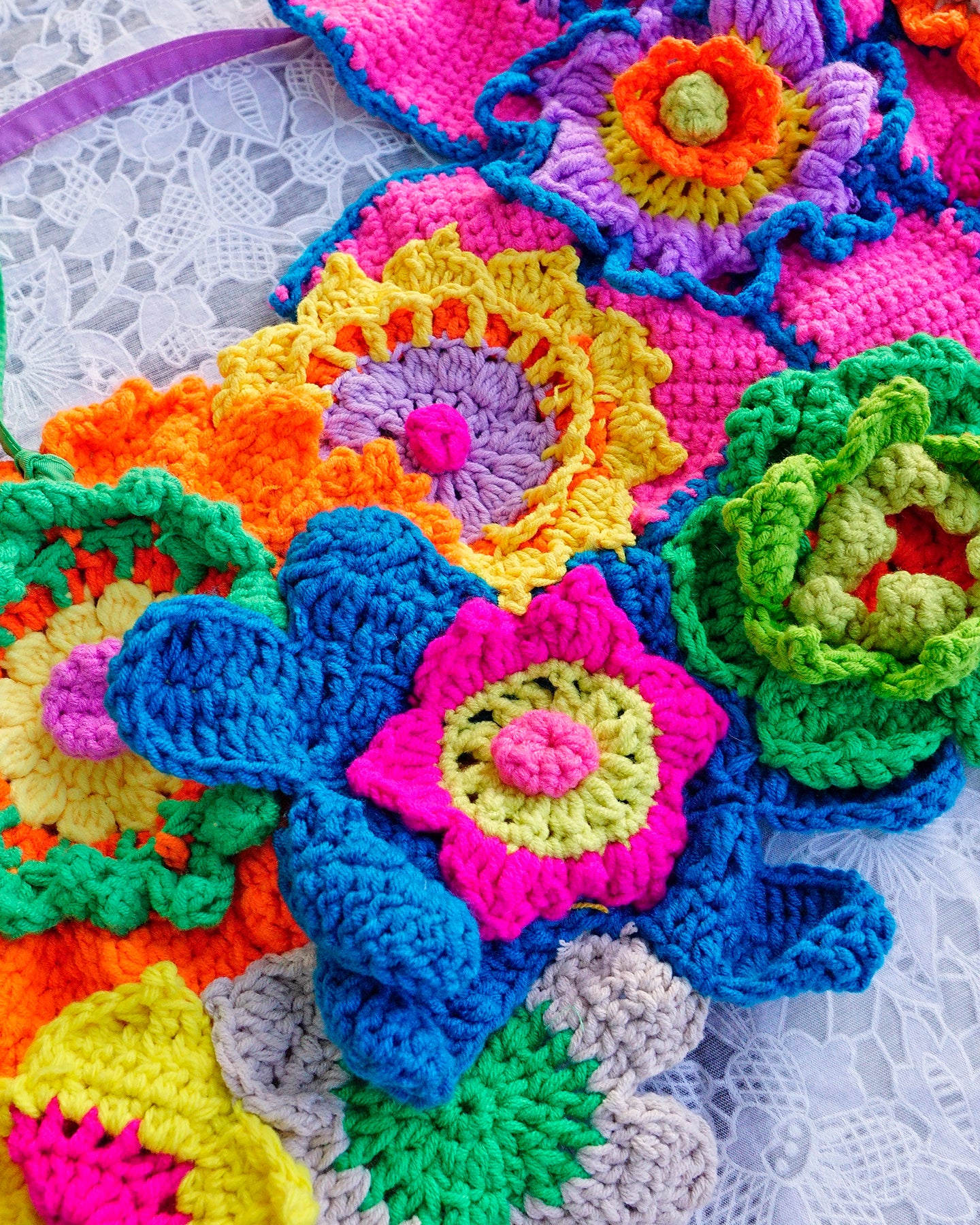 Bulaklak Bib Top in Kendi