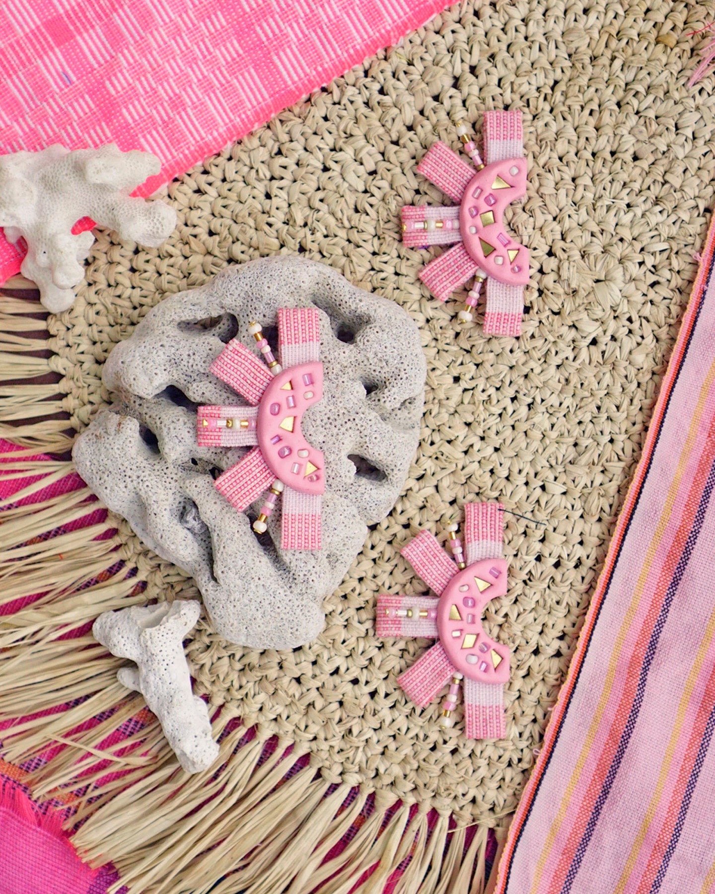 Araw Mini Brooch in Rosas