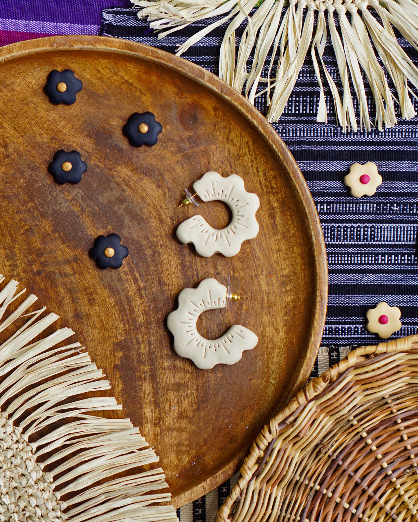 Bulaklak Hoops in Crema