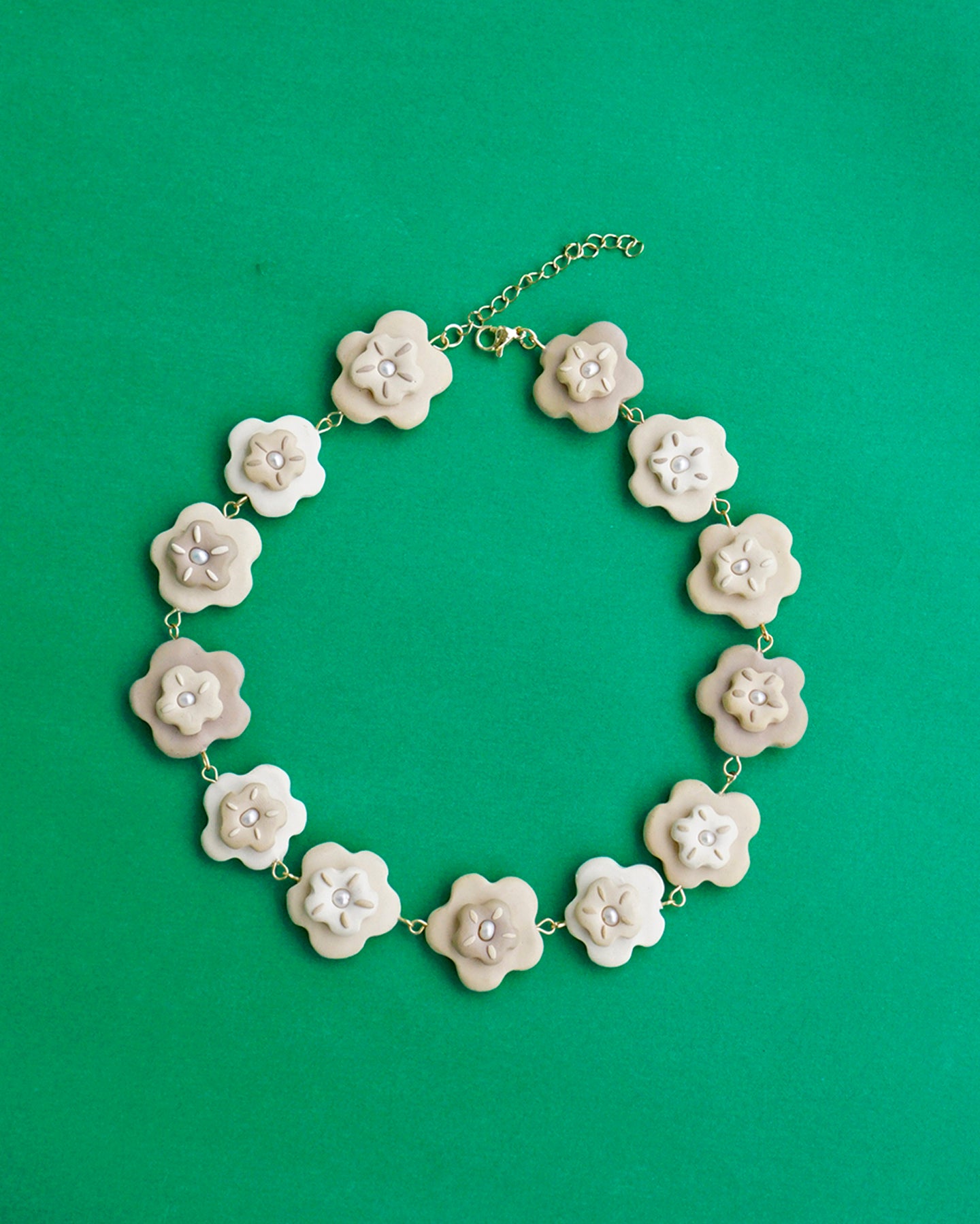 Chunky Bulaklak Choker in Crema