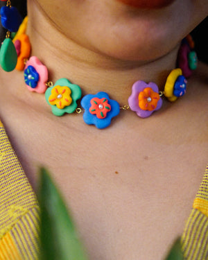 Chunky Bulaklak Choker in Kendi