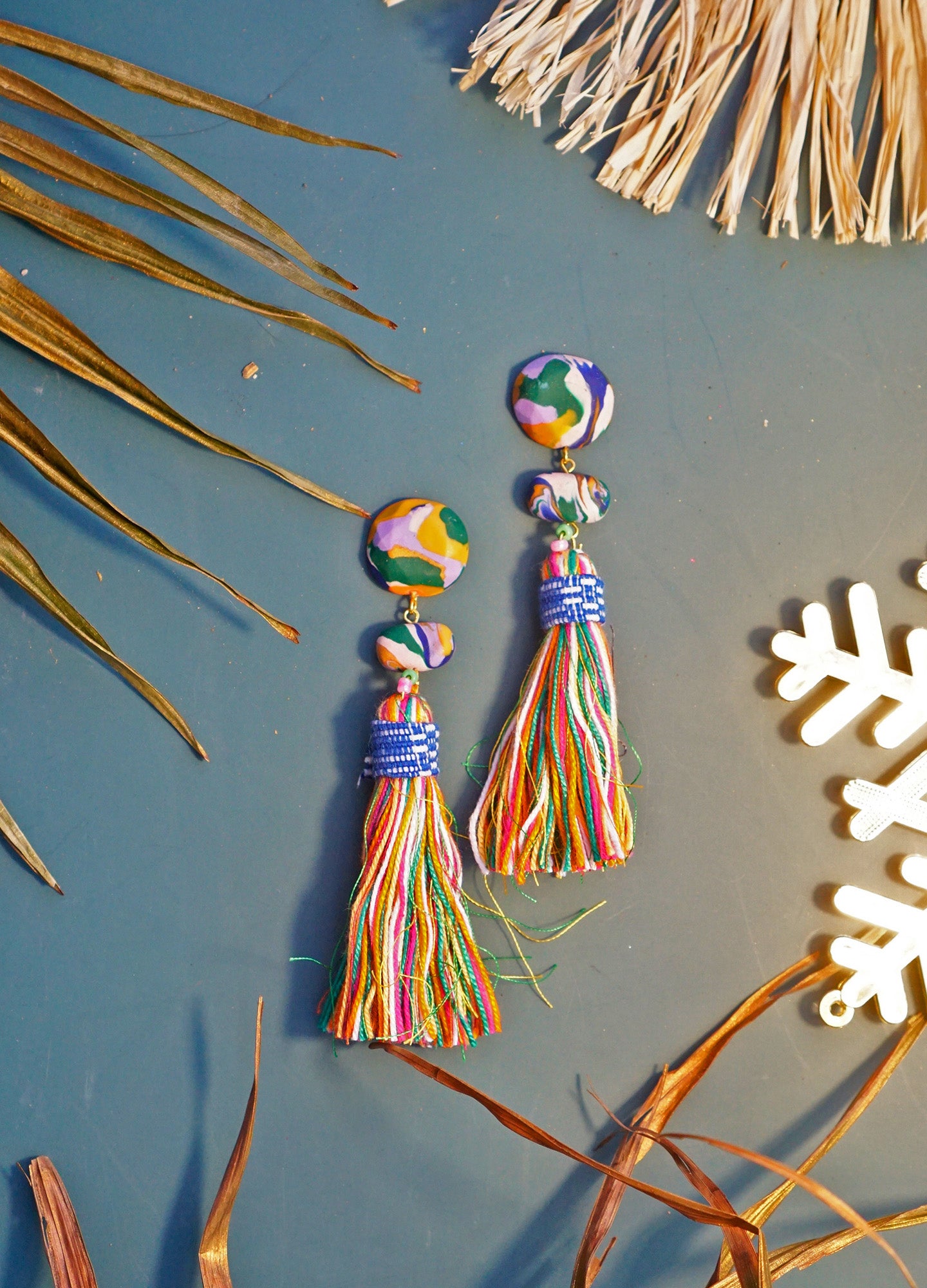 Kendi Fringe in Speckled Bahaghari